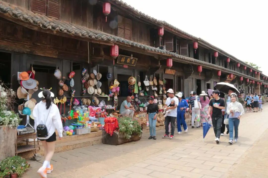 蒙自碧色寨景区一角。赵钒雅摄_副本.jpg 蒙自碧色寨景区一角。赵钒雅摄_副本.jpg